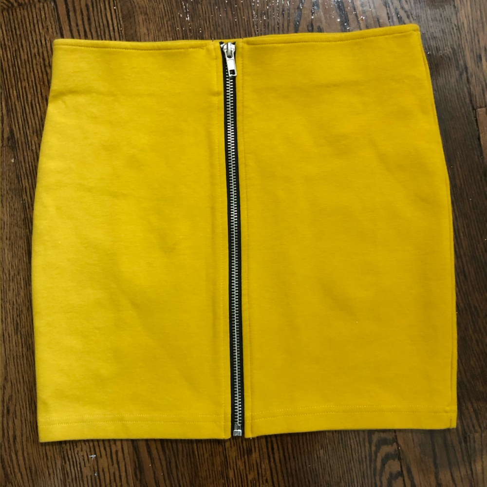 H&M Yellow Mini Skirt with Zipper Size 4